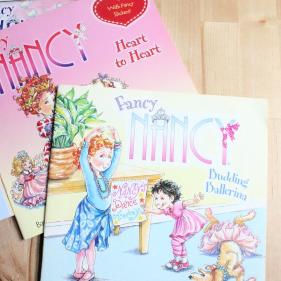 Set of 5 Fancy Nancy/Nancy Clancy Paperback Children's Books - Picture 2 of 4